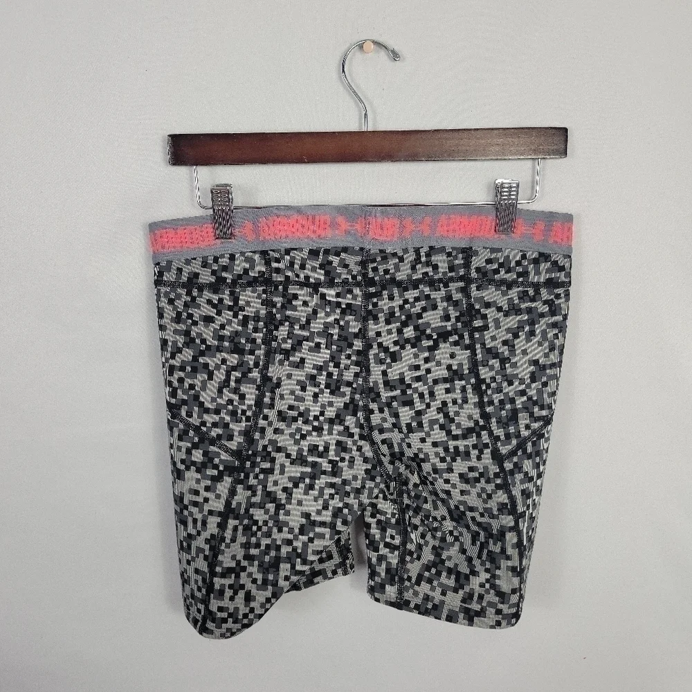 Women's Large Under Armour shorts